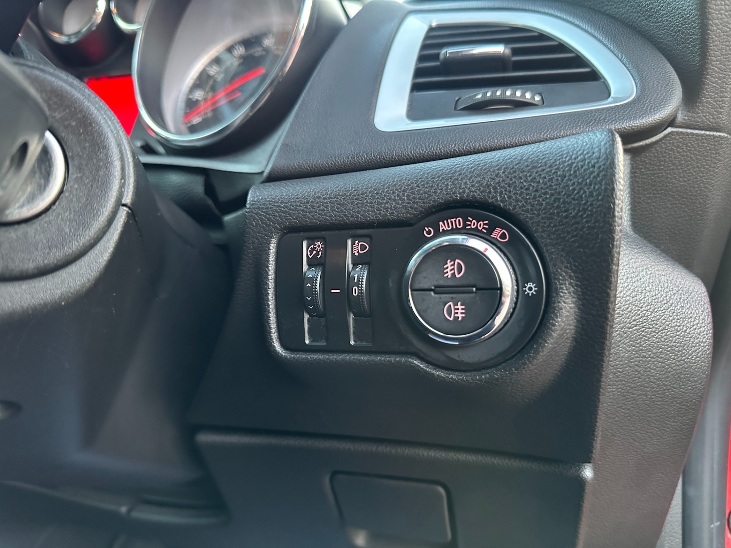 Used Vauxhall Astra GTC 2013 for sale - 77937599: Photo 34