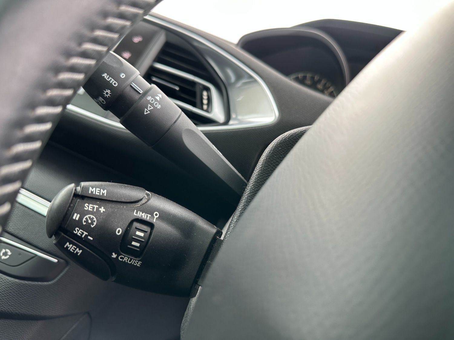 Used Peugeot 308 2013 for sale - 78176434: Photo 41