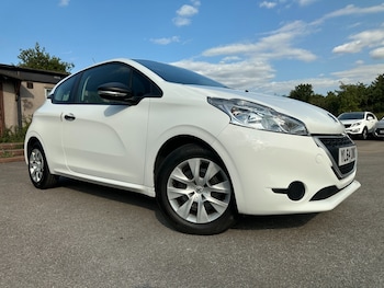 Used Peugeot 208 2015 for sale - 79264726: Photo