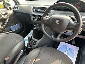 Used Peugeot 208 2015 for sale - 79264726: Photo