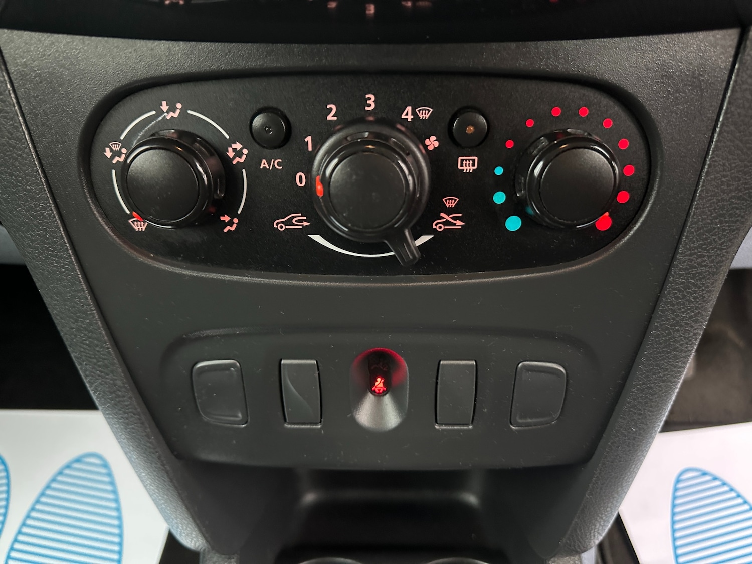 Used Dacia Sandero Stepway 2018 for sale - 77792684: Photo 37