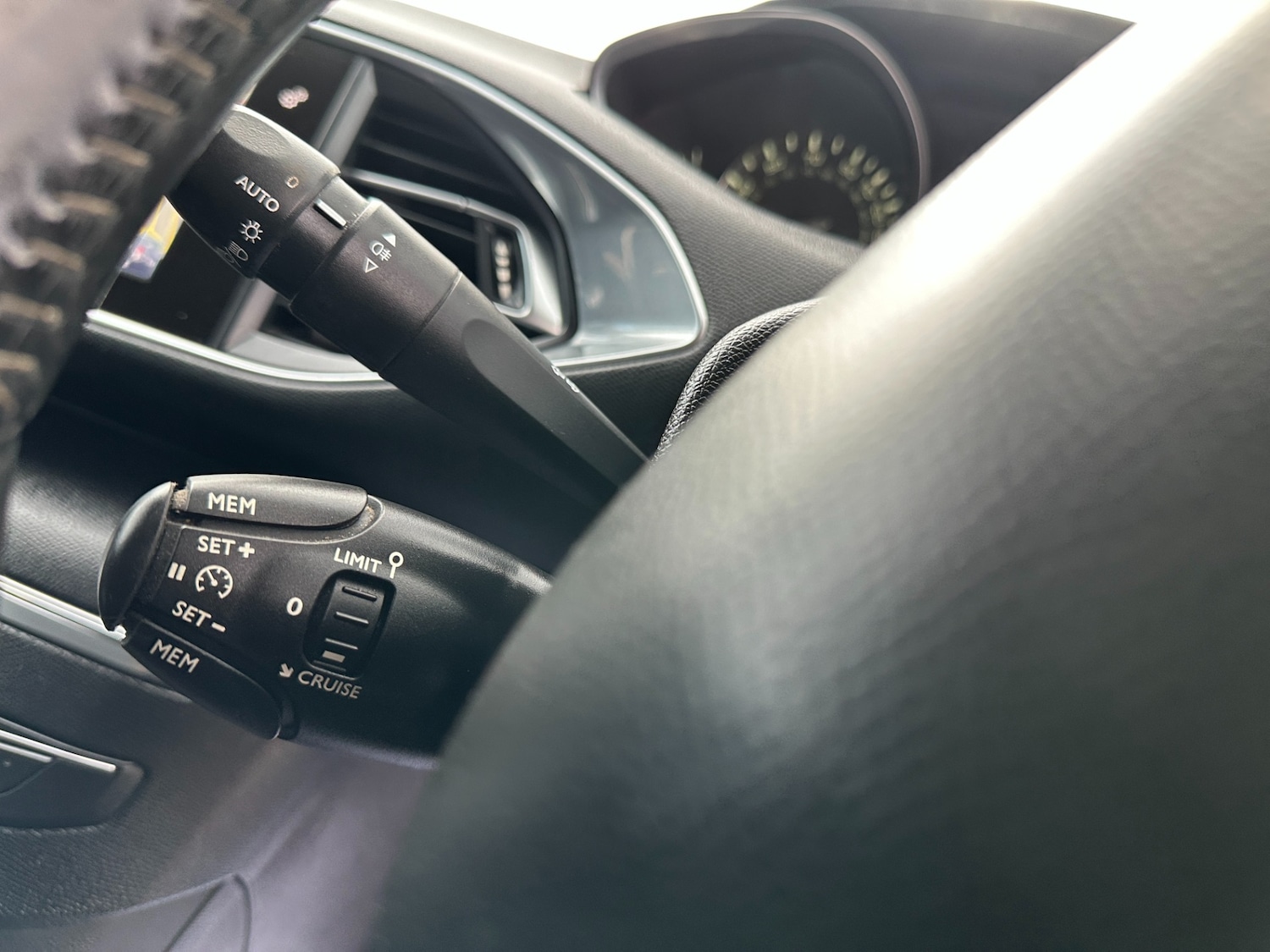 Used Peugeot 308 2015 for sale - 77833729: Photo 35