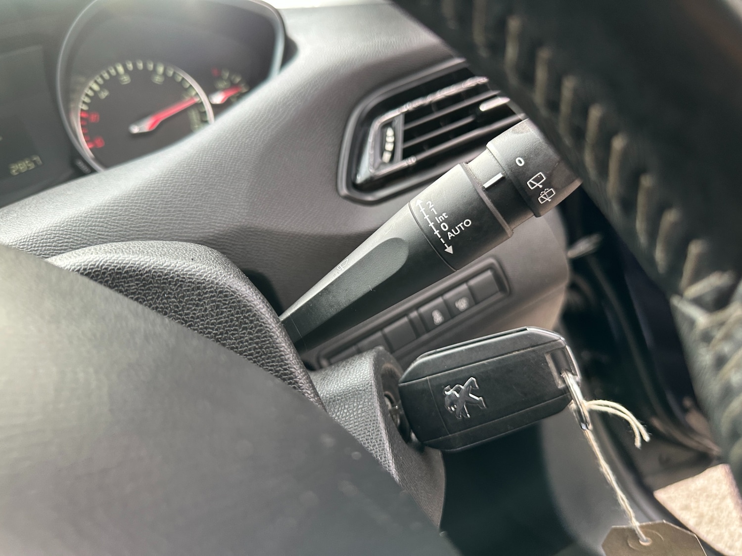 Used Peugeot 308 2015 for sale - 77833729: Photo 36