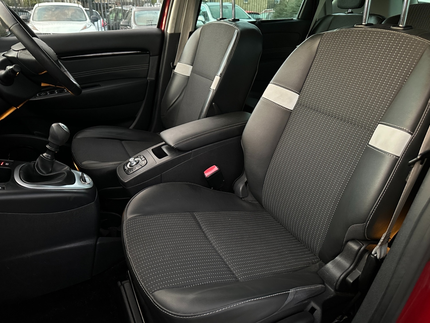 Used Renault Scenic 2011 for sale - 76960293: Photo 32