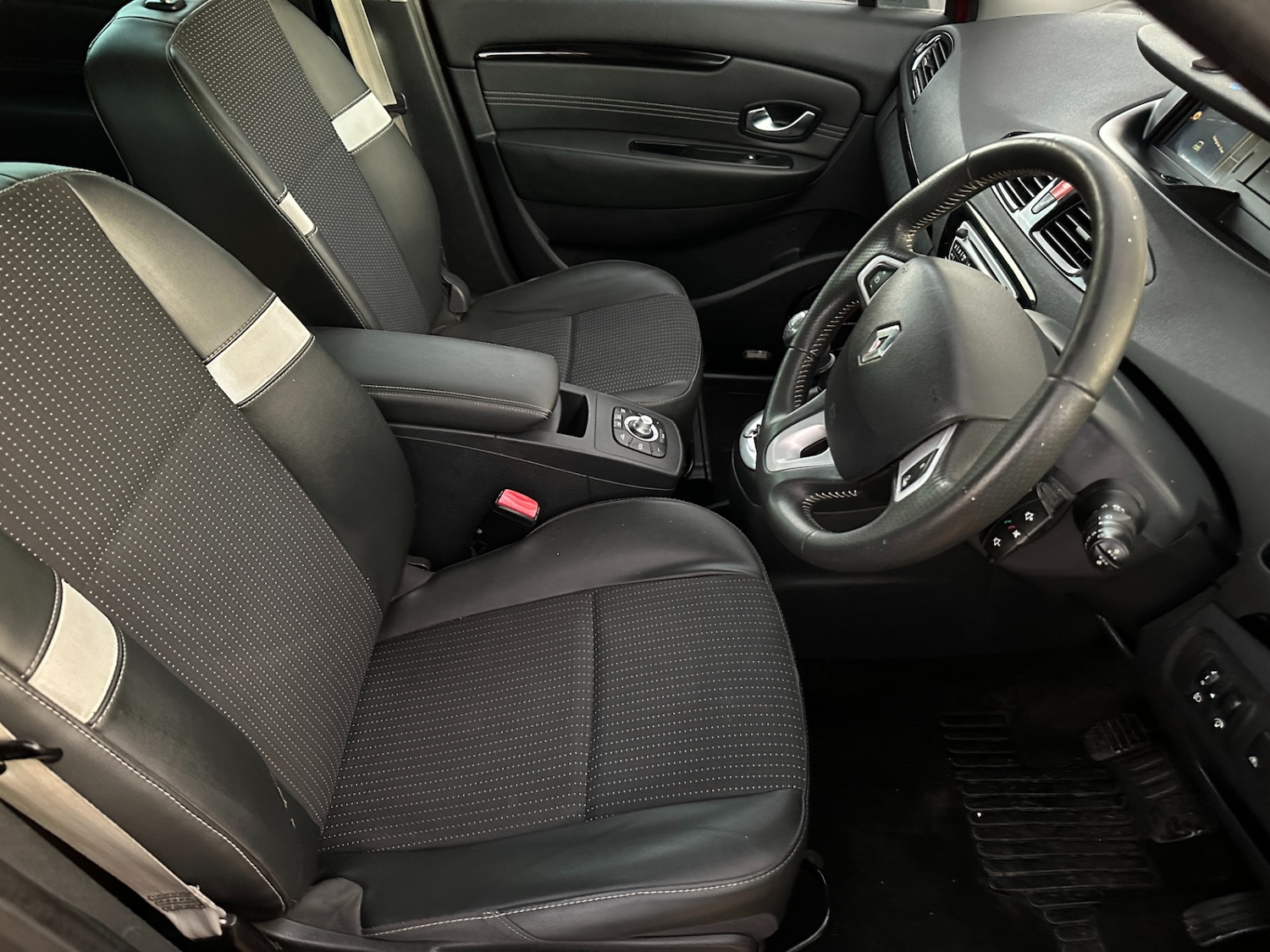 Used Renault Scenic 2011 for sale - 76960293: Photo 6