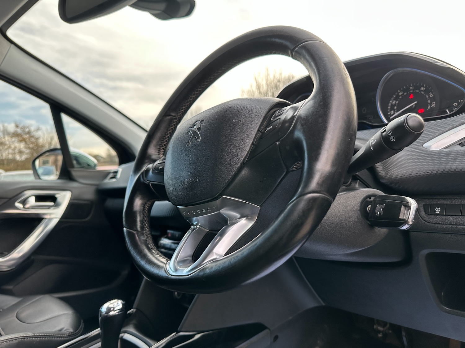 Used Peugeot 2008 2015 for sale - 77636322: Photo 24