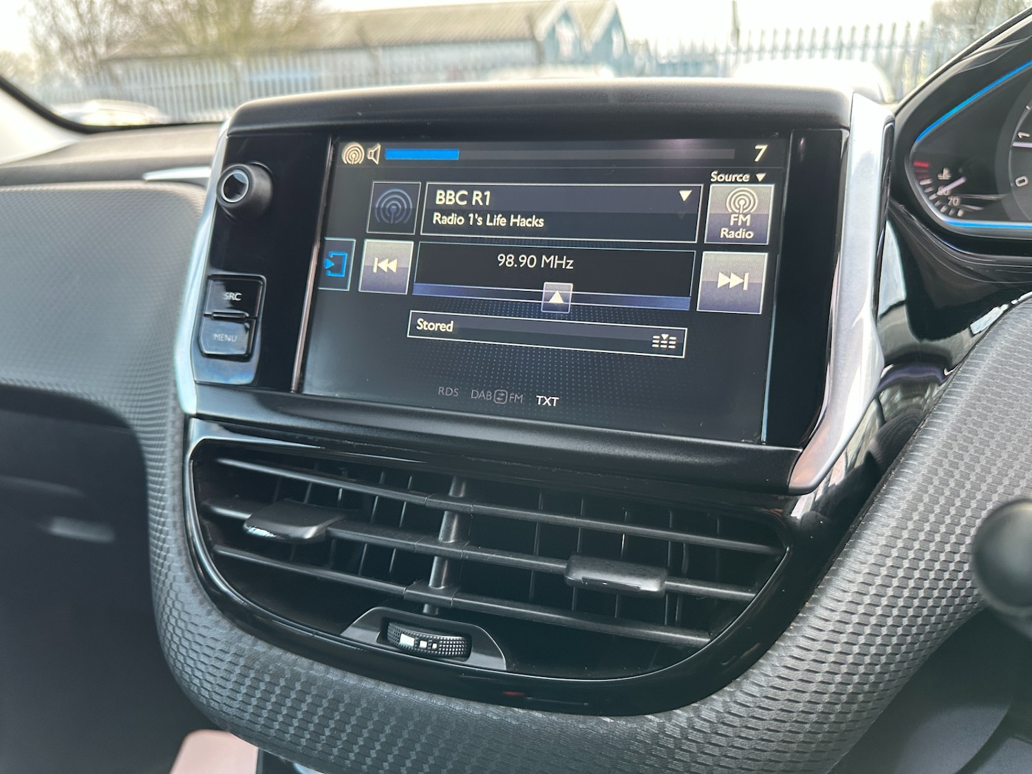 Used Peugeot 2008 2015 for sale - 77636322: Photo 26