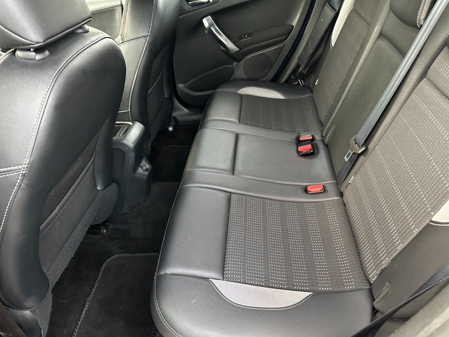 Used Peugeot 2008 2015 for sale - 77636322: Photo 9