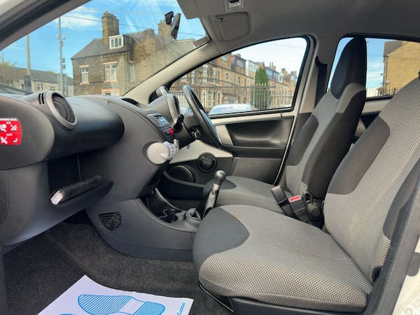 Used Toyota AYGO 2013 for sale - 76341010: Photo 27