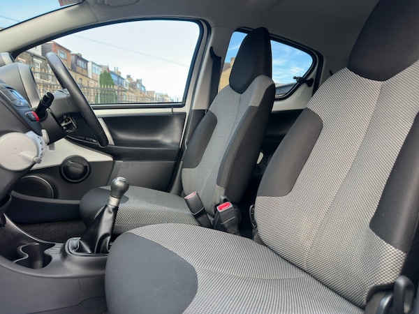 Used Toyota AYGO 2013 for sale - 76341010: Photo 28