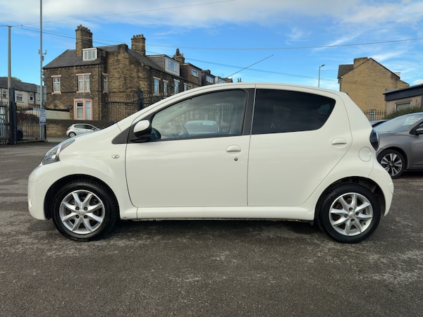 Used Toyota AYGO 2013 for sale - 76341010: Photo 9