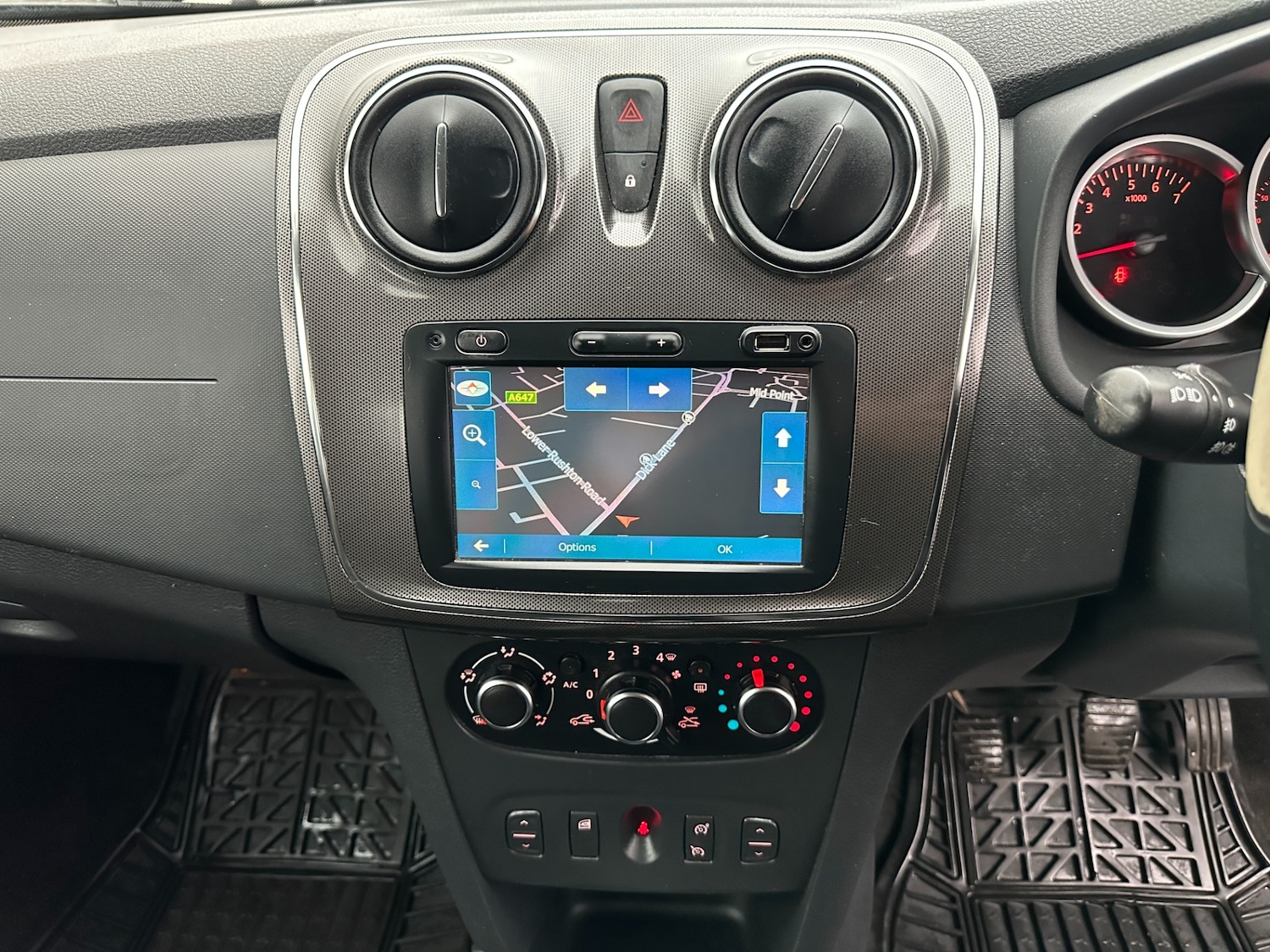 Used Dacia Sandero Stepway 2017 for sale - 77249042: Photo 36