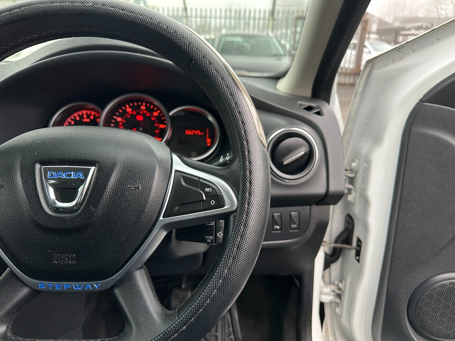 Used Dacia Sandero Stepway 2017 for sale - 77249042: Photo 39