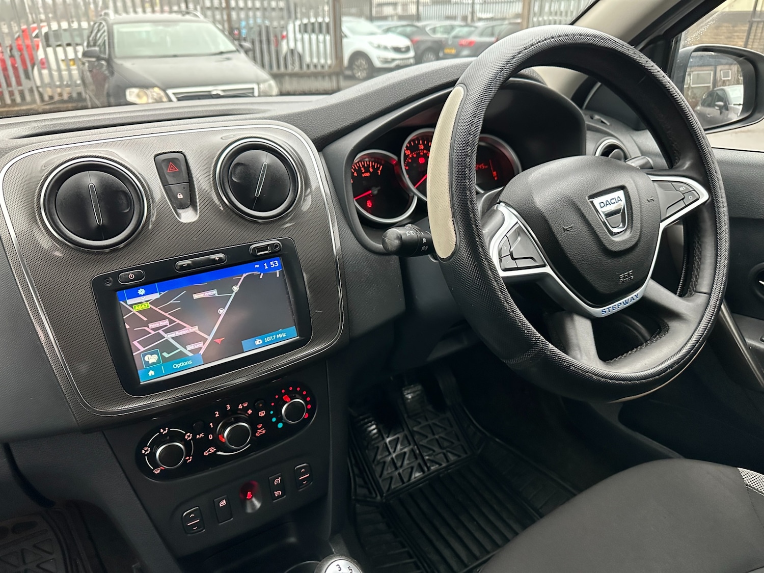 Used Dacia Sandero Stepway 2017 for sale - 77249042: Photo 44