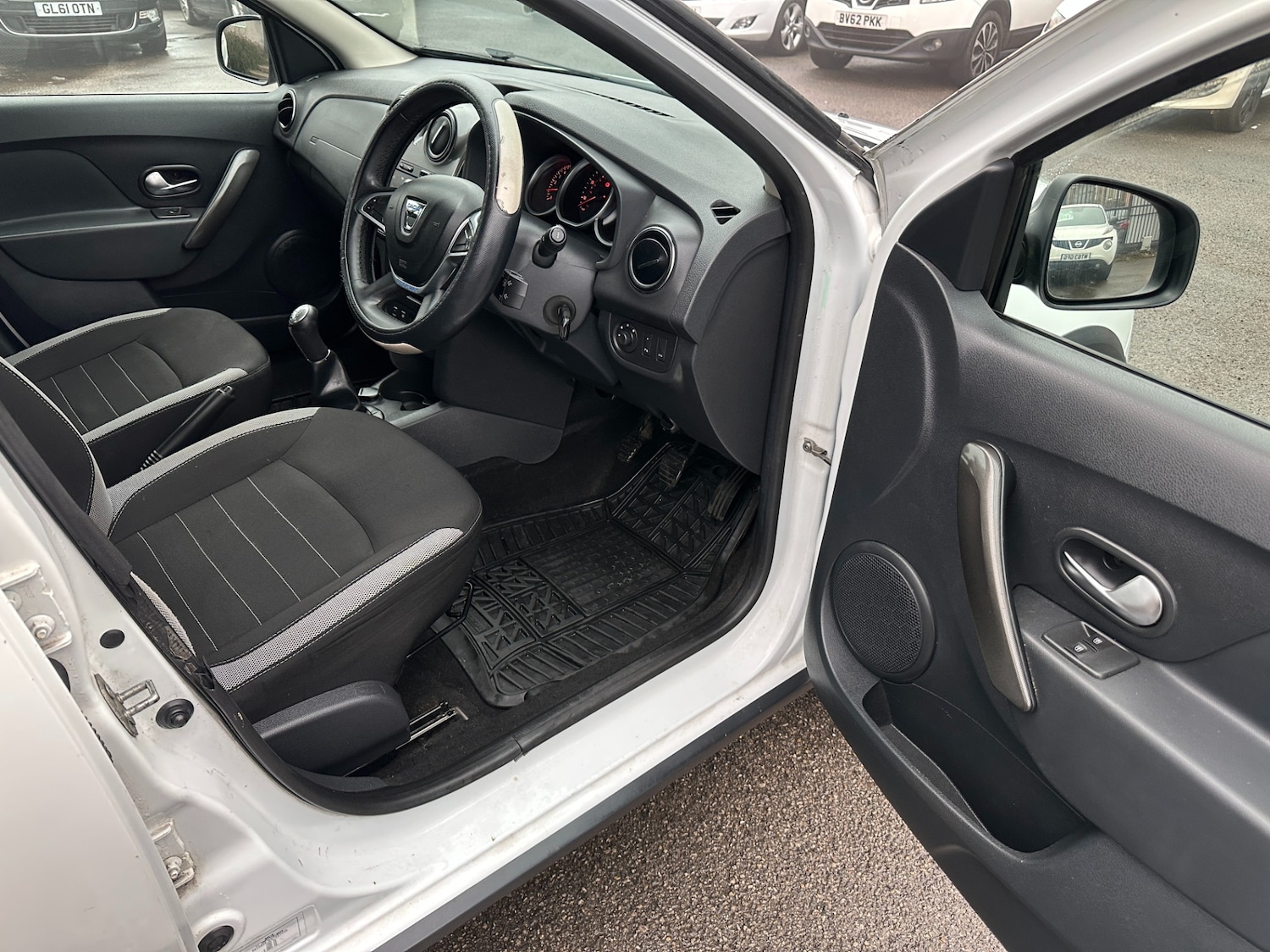 Used Dacia Sandero Stepway 2017 for sale - 77249042: Photo 6