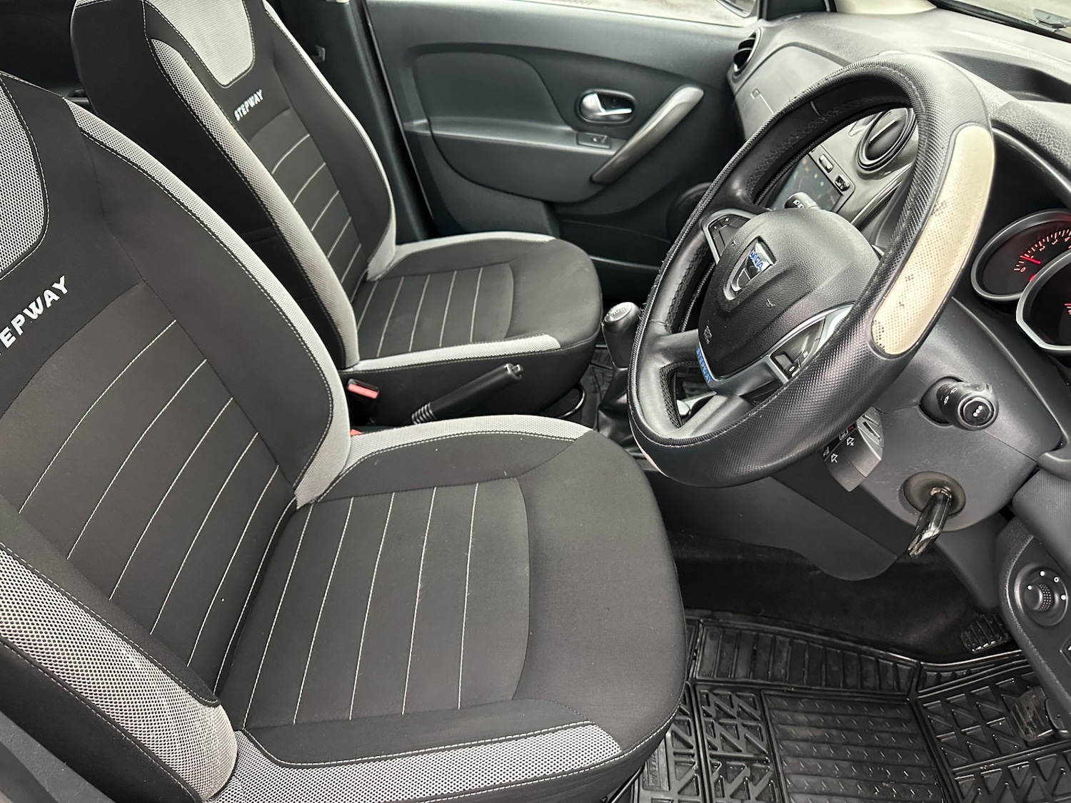 Used Dacia Sandero Stepway 2017 for sale - 77249042: Photo 7