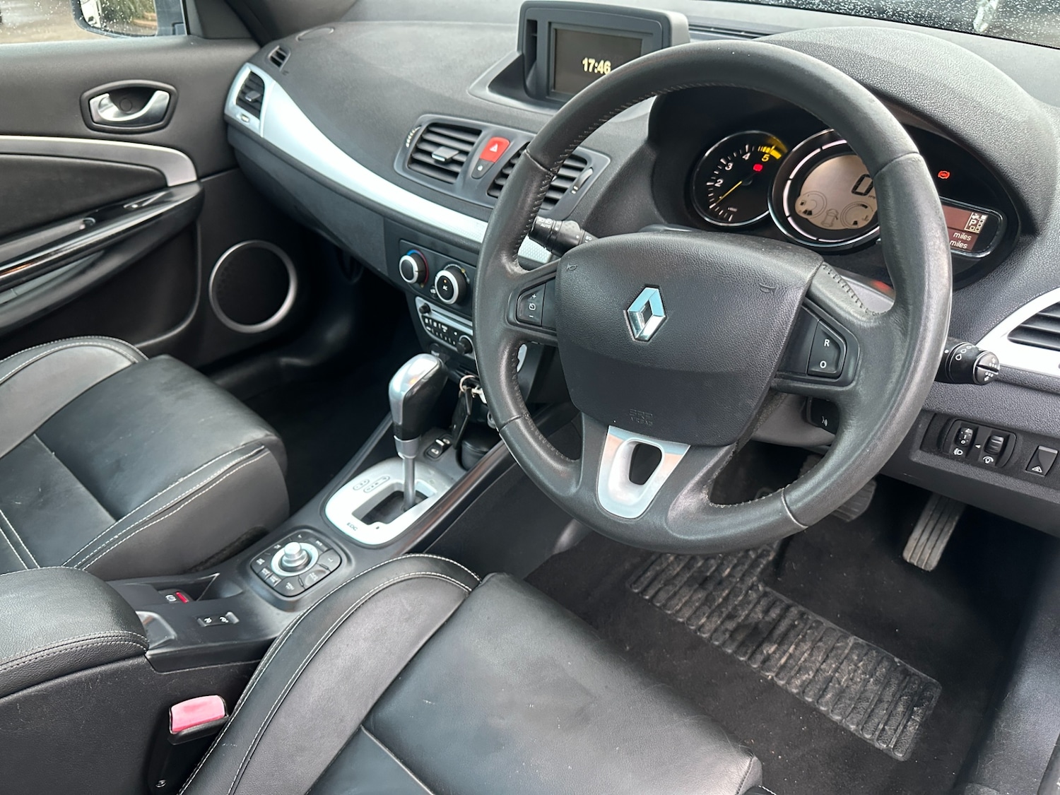 Used Renault Megane 2011 for sale - 77950989: Photo 16