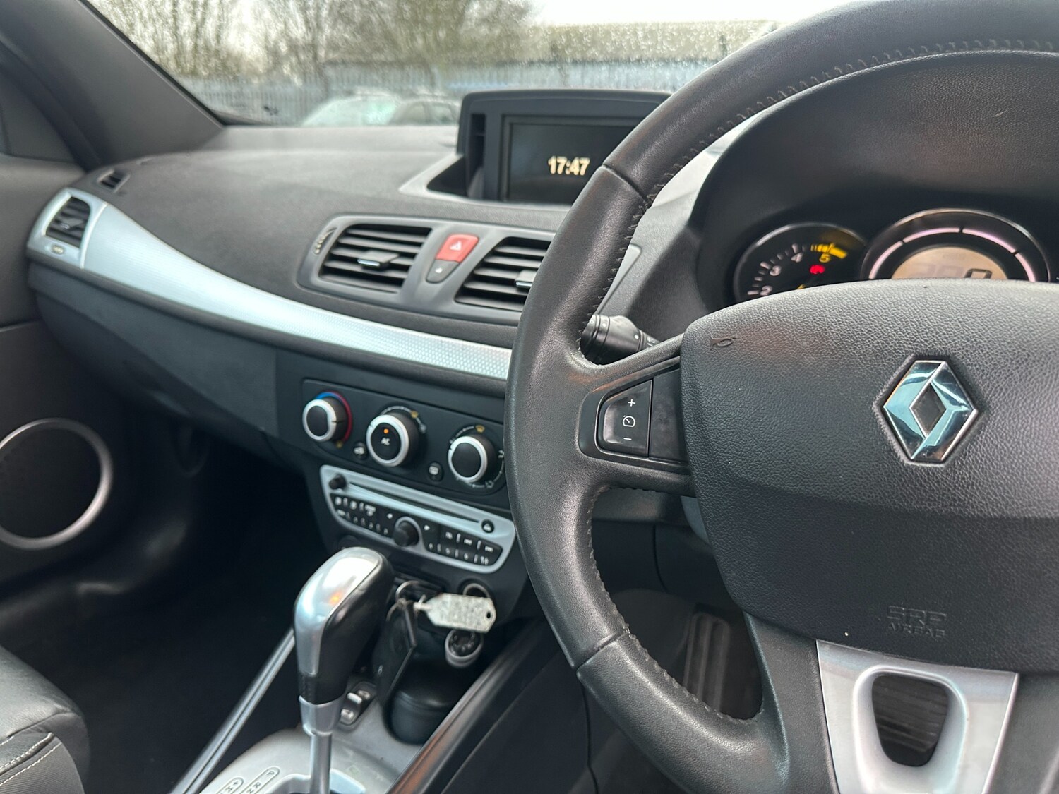 Used Renault Megane 2011 for sale - 77950989: Photo 19