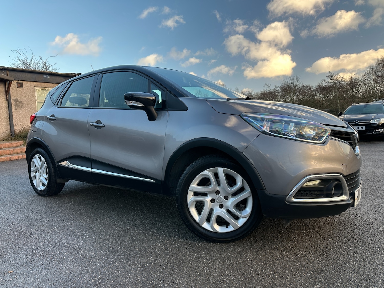 Used Renault Captur 2015 for sale - 76980325: Photo 1