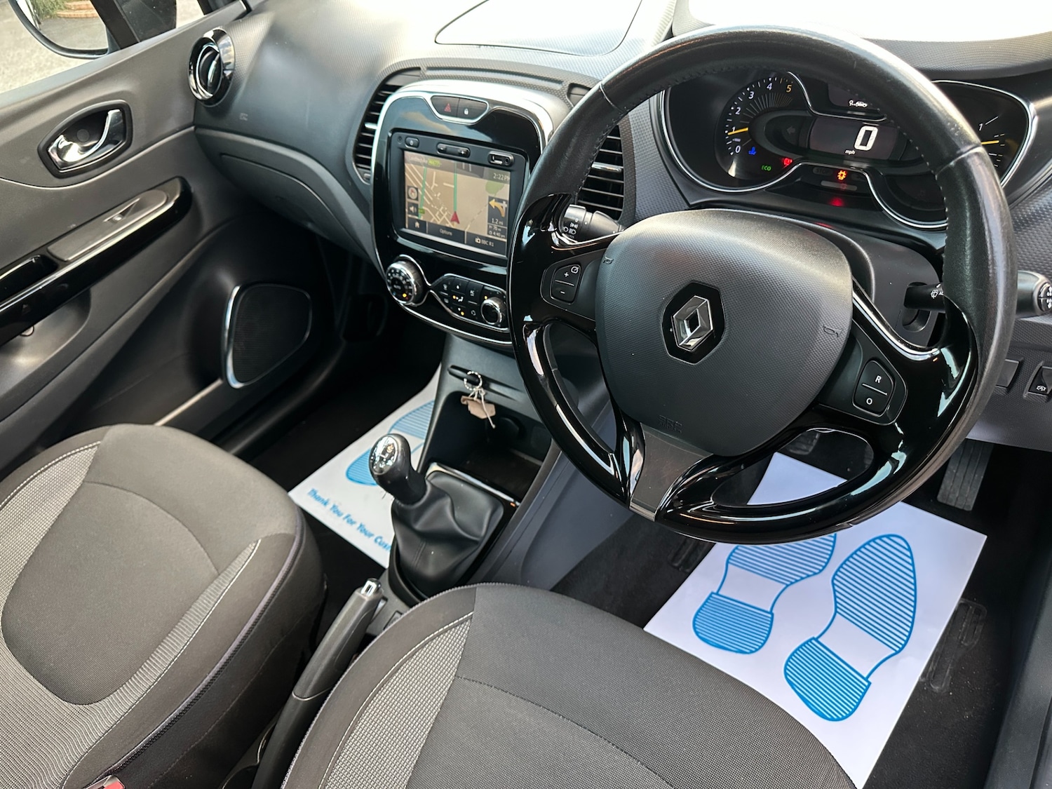 Used Renault Captur 2015 for sale - 76980325: Photo 2