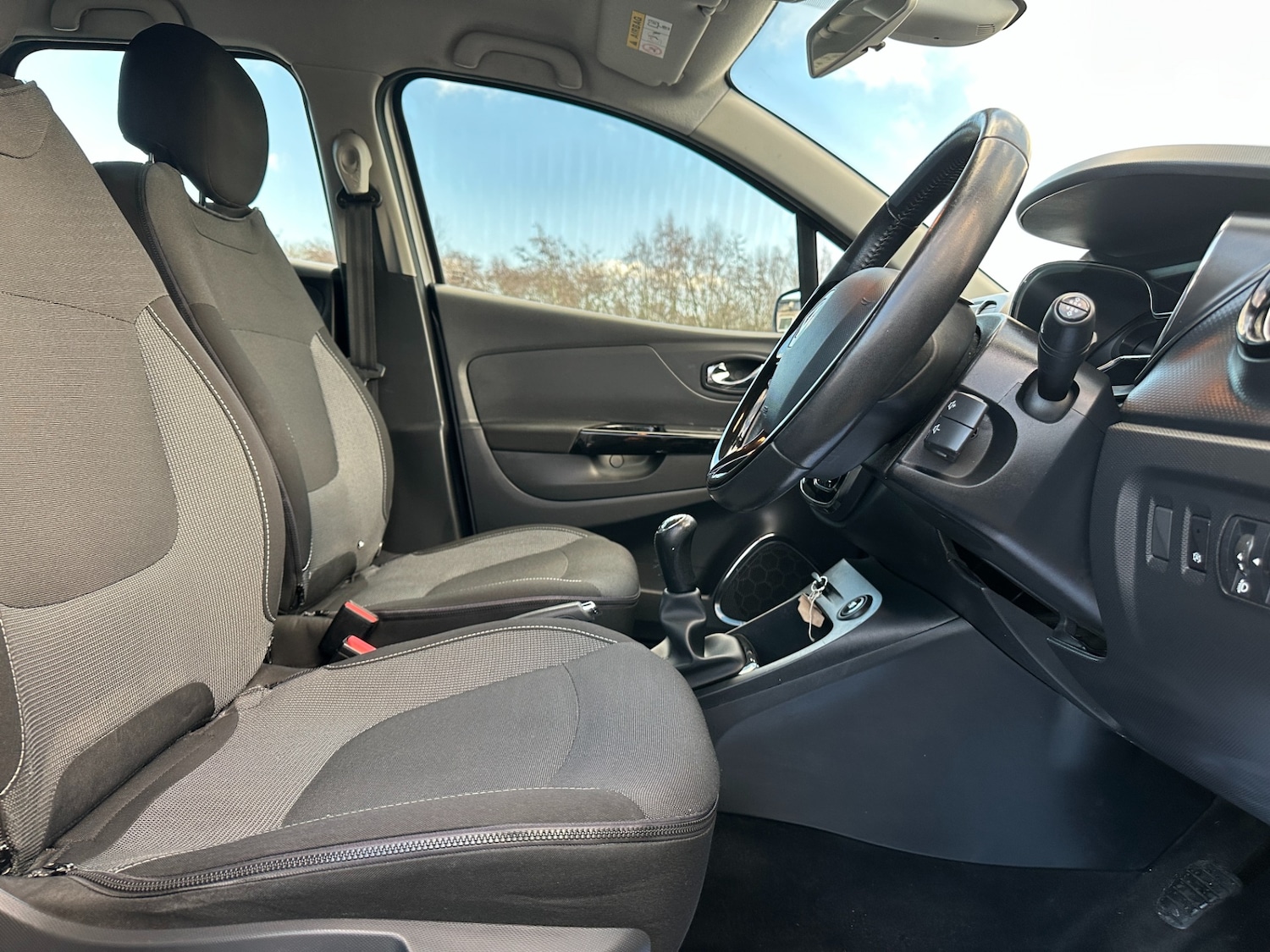 Used Renault Captur 2015 for sale - 76980325: Photo 25