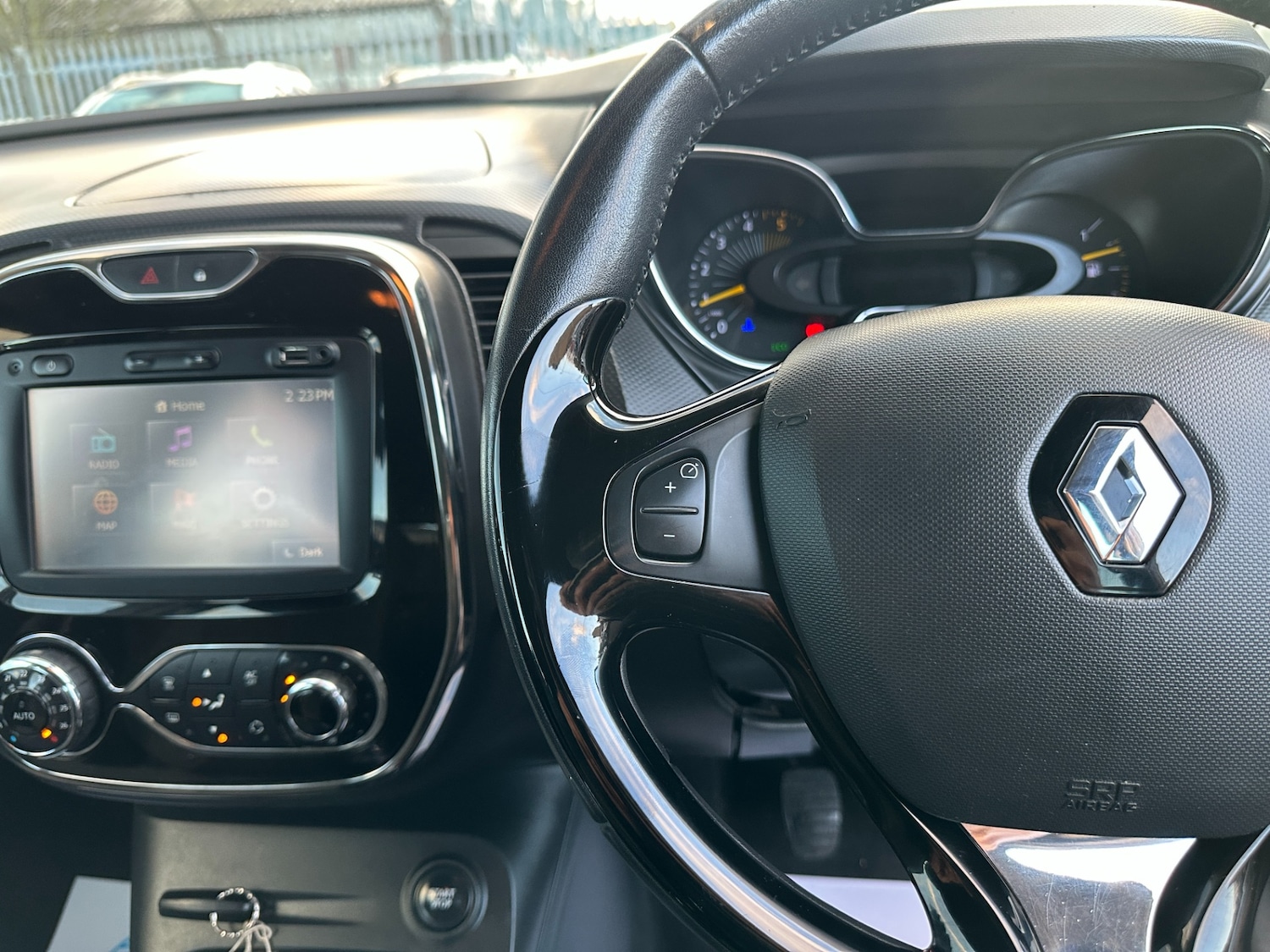 Used Renault Captur 2015 for sale - 76980325: Photo 31