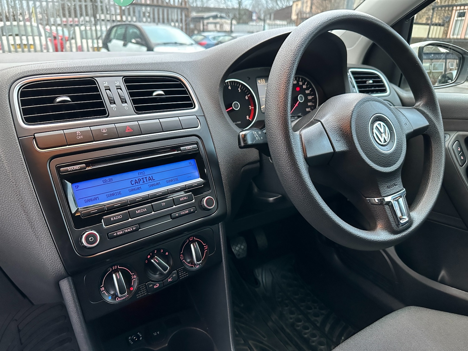 Used Volkswagen Polo 2010 for sale - 77235692: Photo 12