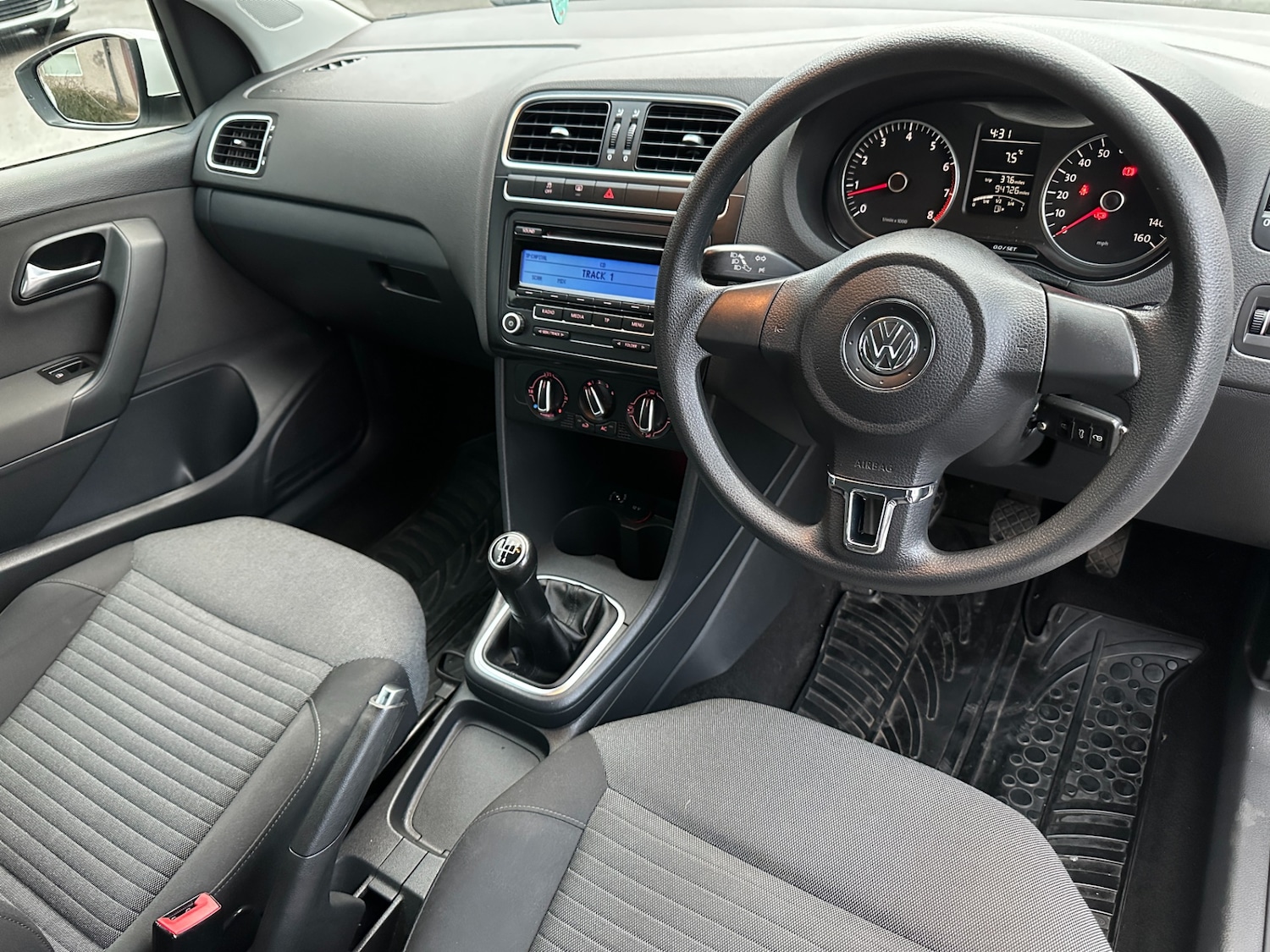 Used Volkswagen Polo 2010 for sale - 77235692: Photo 2