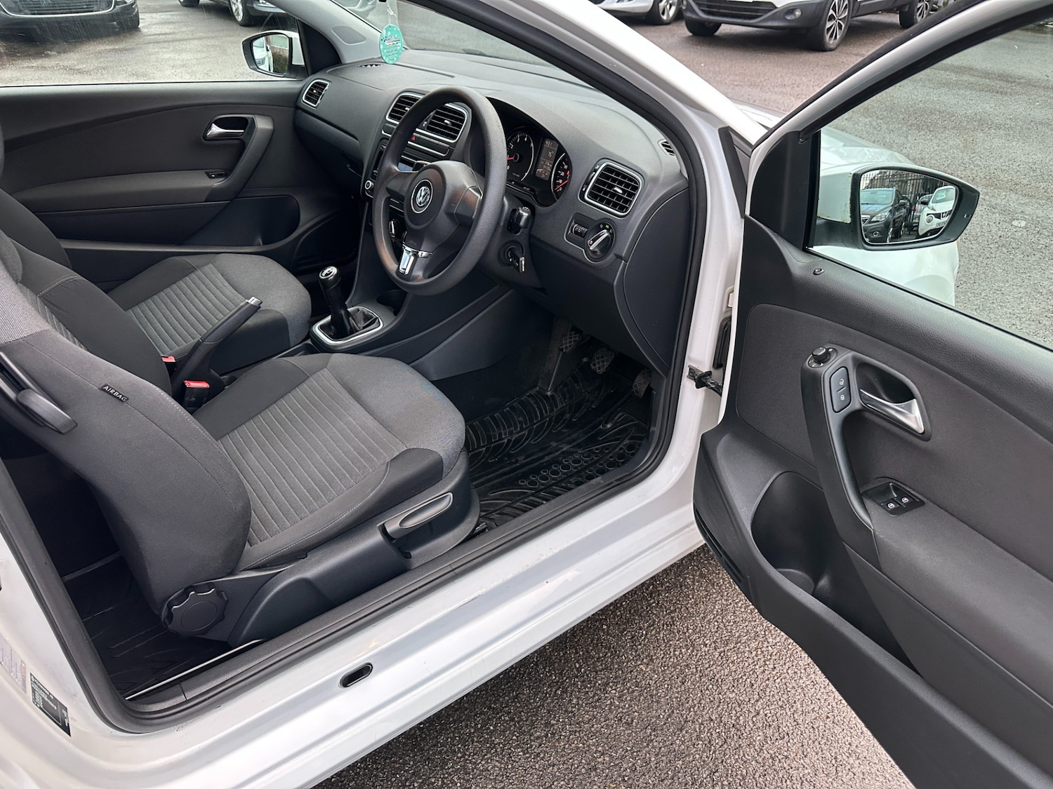 Used Volkswagen Polo 2010 for sale - 77235692: Photo 6