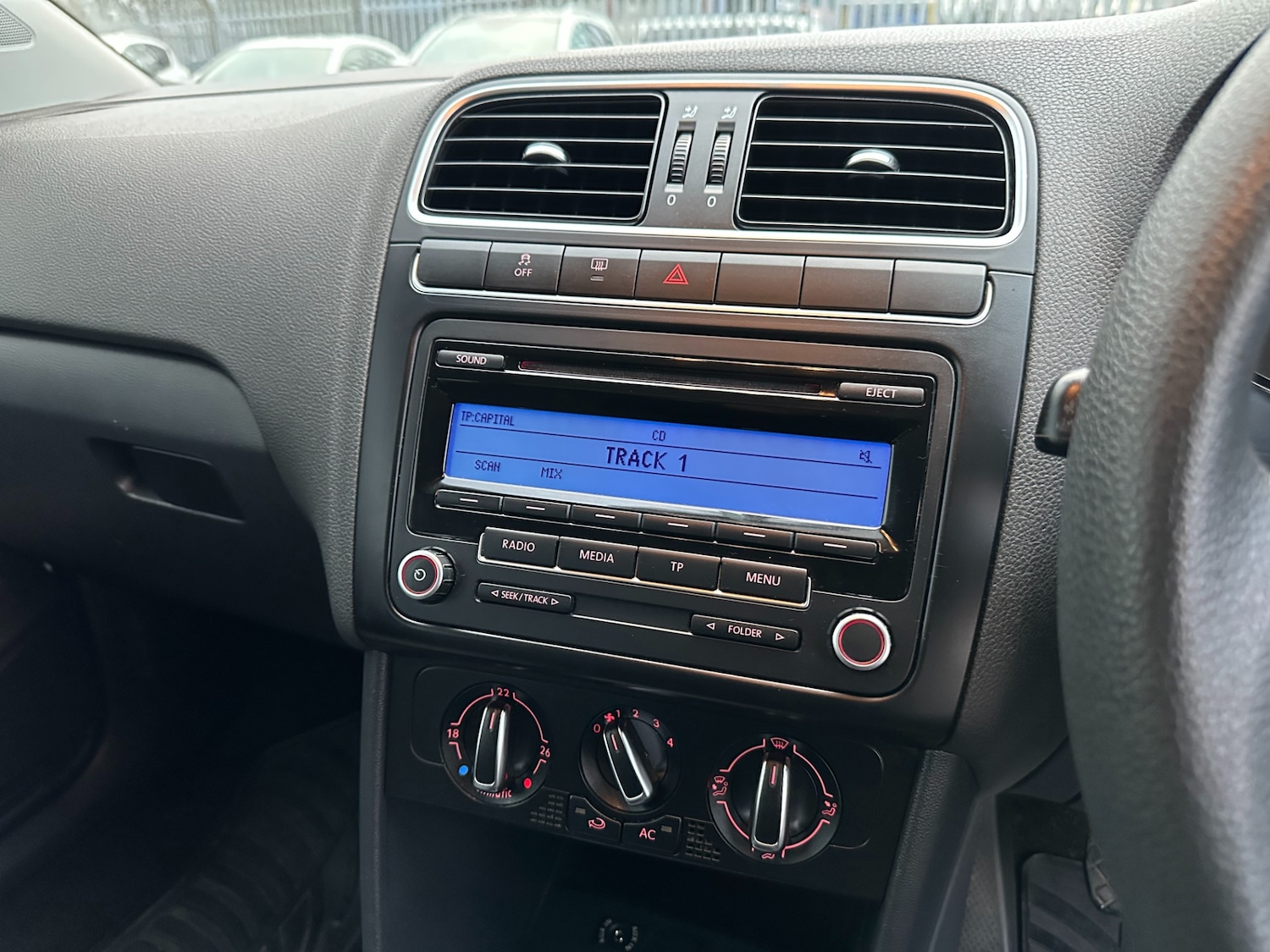 Used Volkswagen Polo 2010 for sale - 77235692: Photo 8