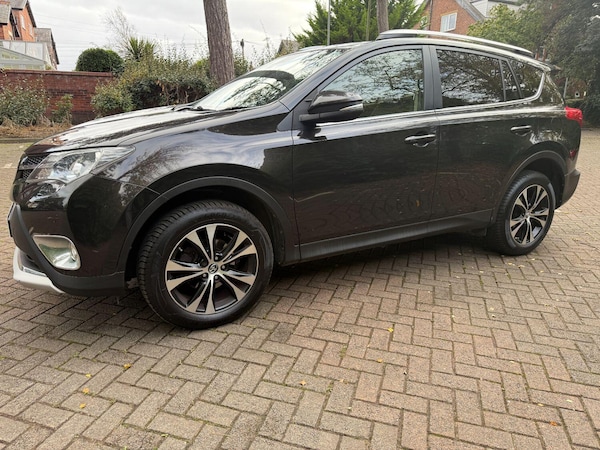Used Toyota RAV4 2015 for sale - 76198199: Photo 5