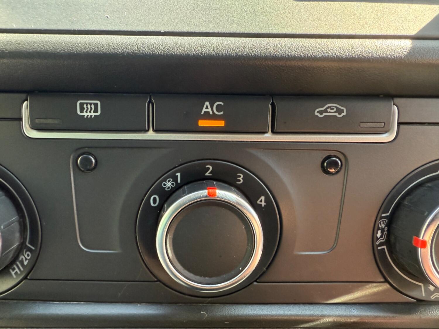 Used Volkswagen Transporter 2012 for sale - 76817530: Photo 22