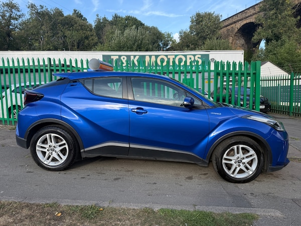 Used Toyota C-HR 2020 for sale - 75643208: Photo 2