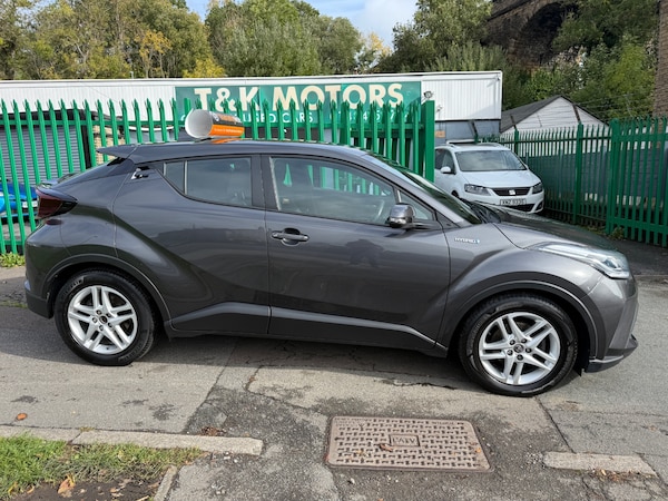 Used Toyota C-HR 2021 for sale - 76171021: Photo 2