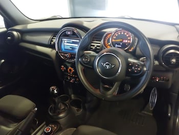 Used MINI Hatch 2018 for sale - 77169313: Photo