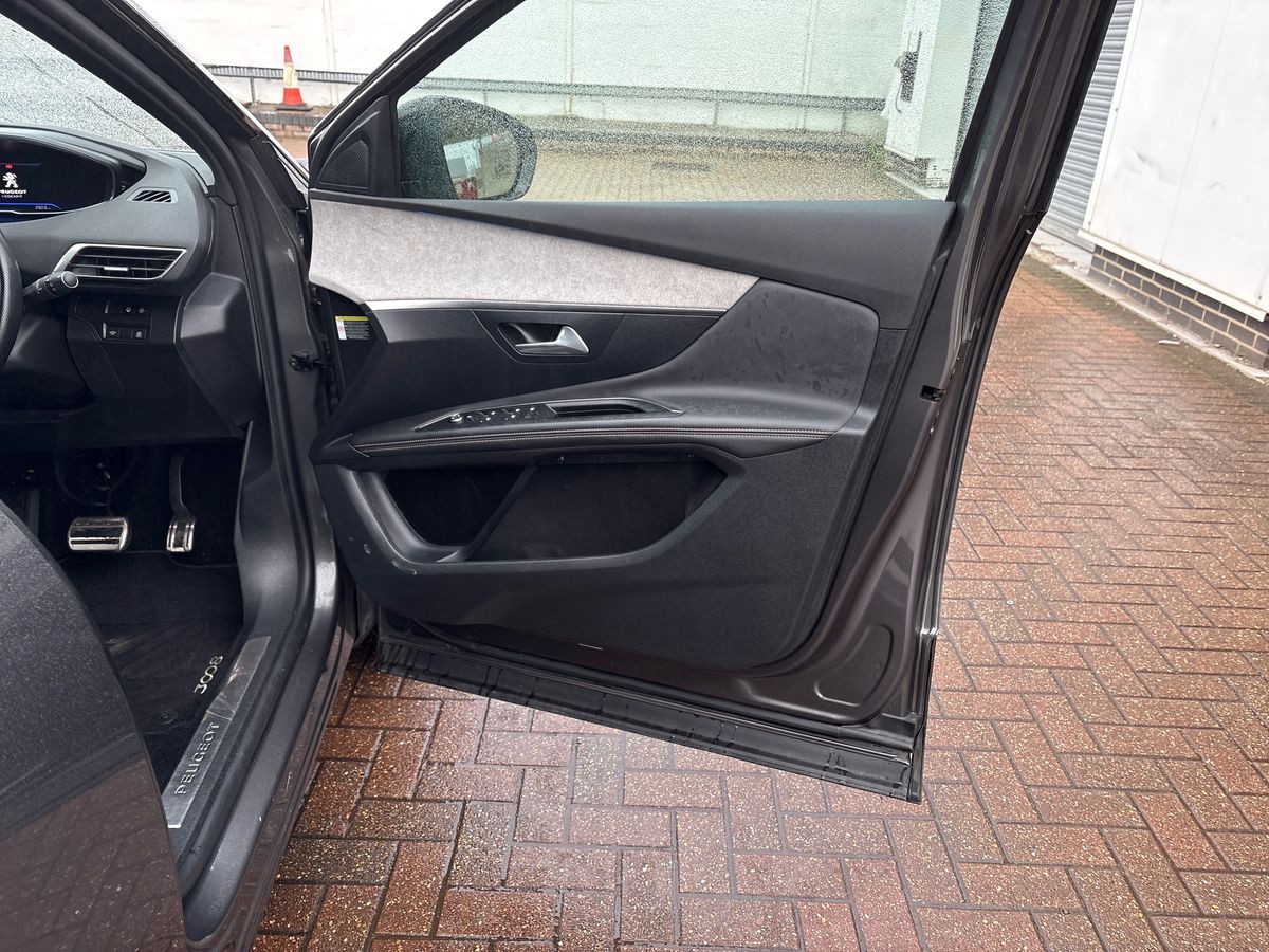 Used Peugeot 3008 2023 for sale - 76684133: Photo 35