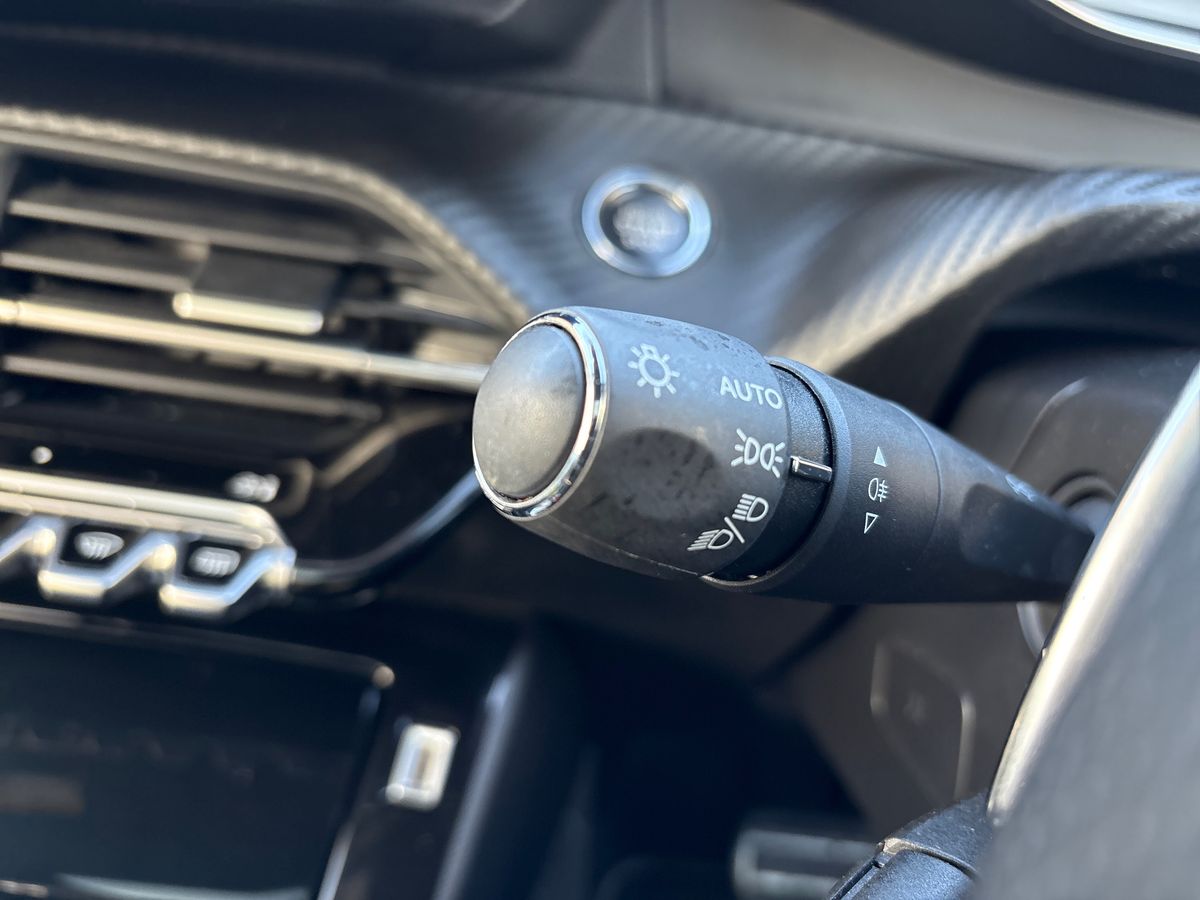 Used Peugeot 2008 2023 for sale - 77013120: Photo 23