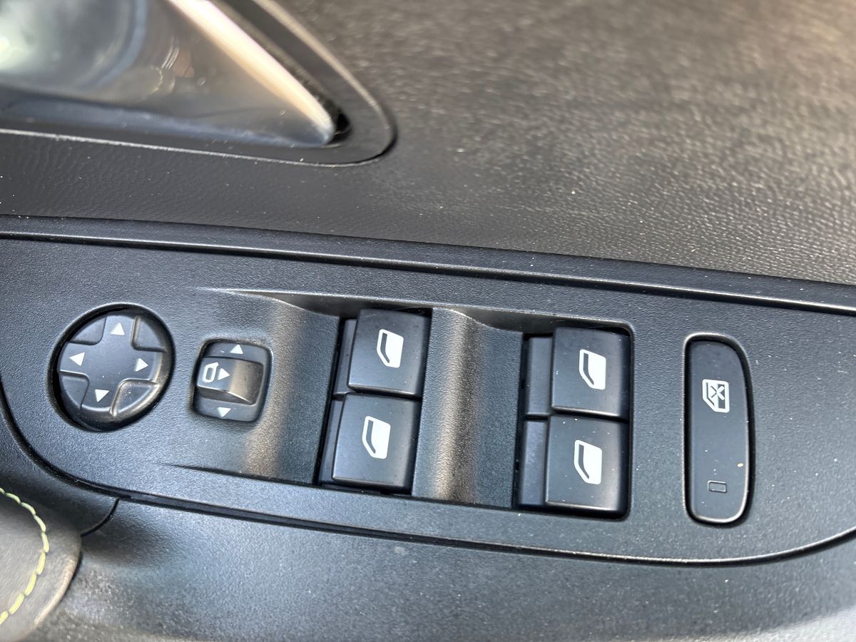 Used Peugeot 2008 2023 for sale - 77013120: Photo 25