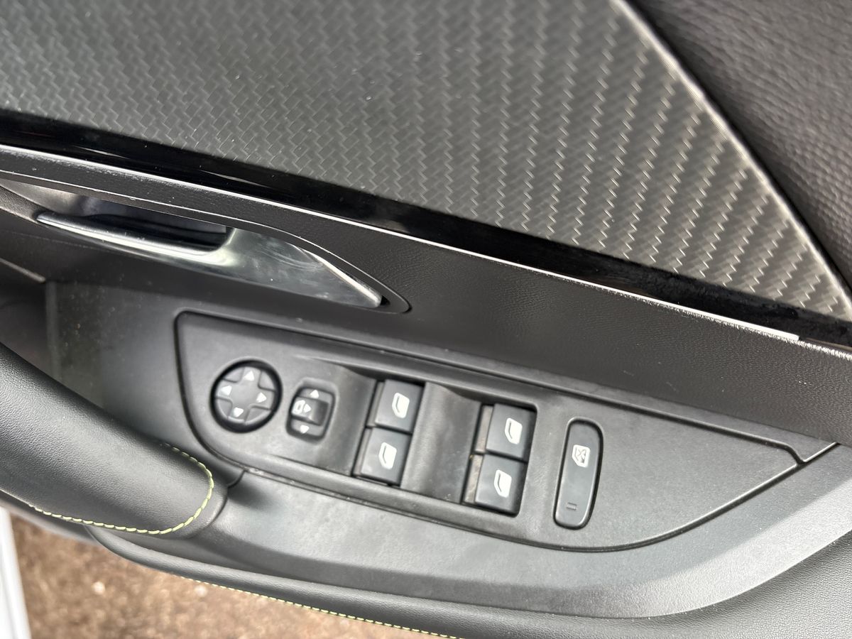 Used Peugeot 2008 2024 for sale - 76684103: Photo 25