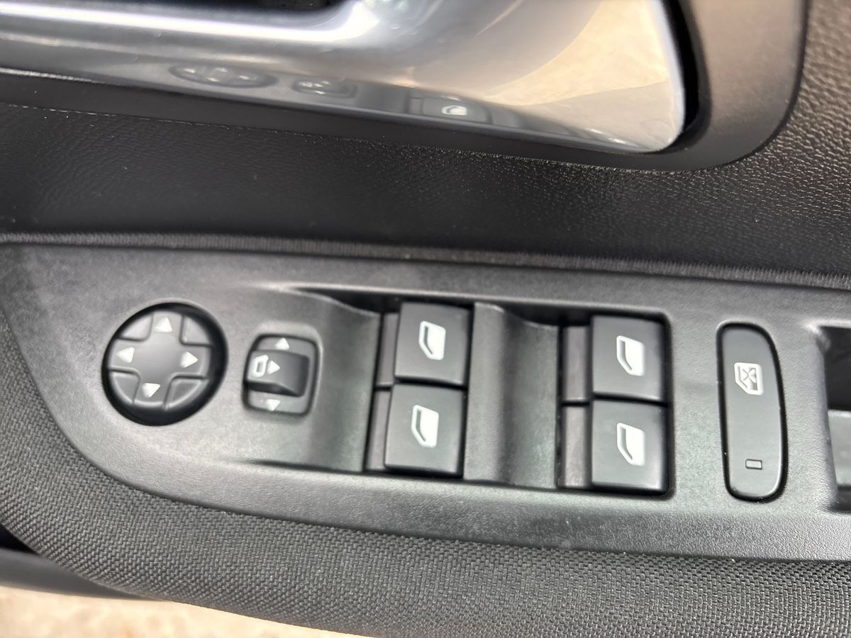 Used Peugeot 208 2023 for sale - 78172575: Photo 25