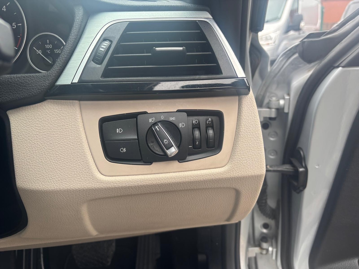 Used BMW 3 Series 2015 for sale - 77633111: Photo 43