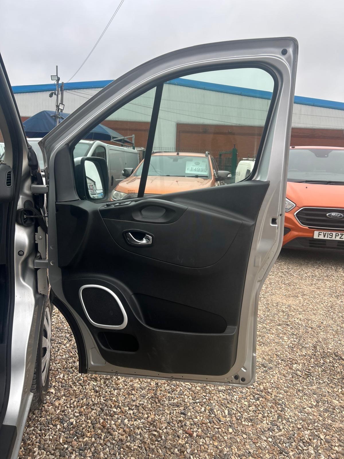 Used Vauxhall Vivaro 2017 for sale - 76269931: Photo 21