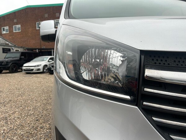 Used Vauxhall Vivaro 2017 for sale - 76269931: Photo 32