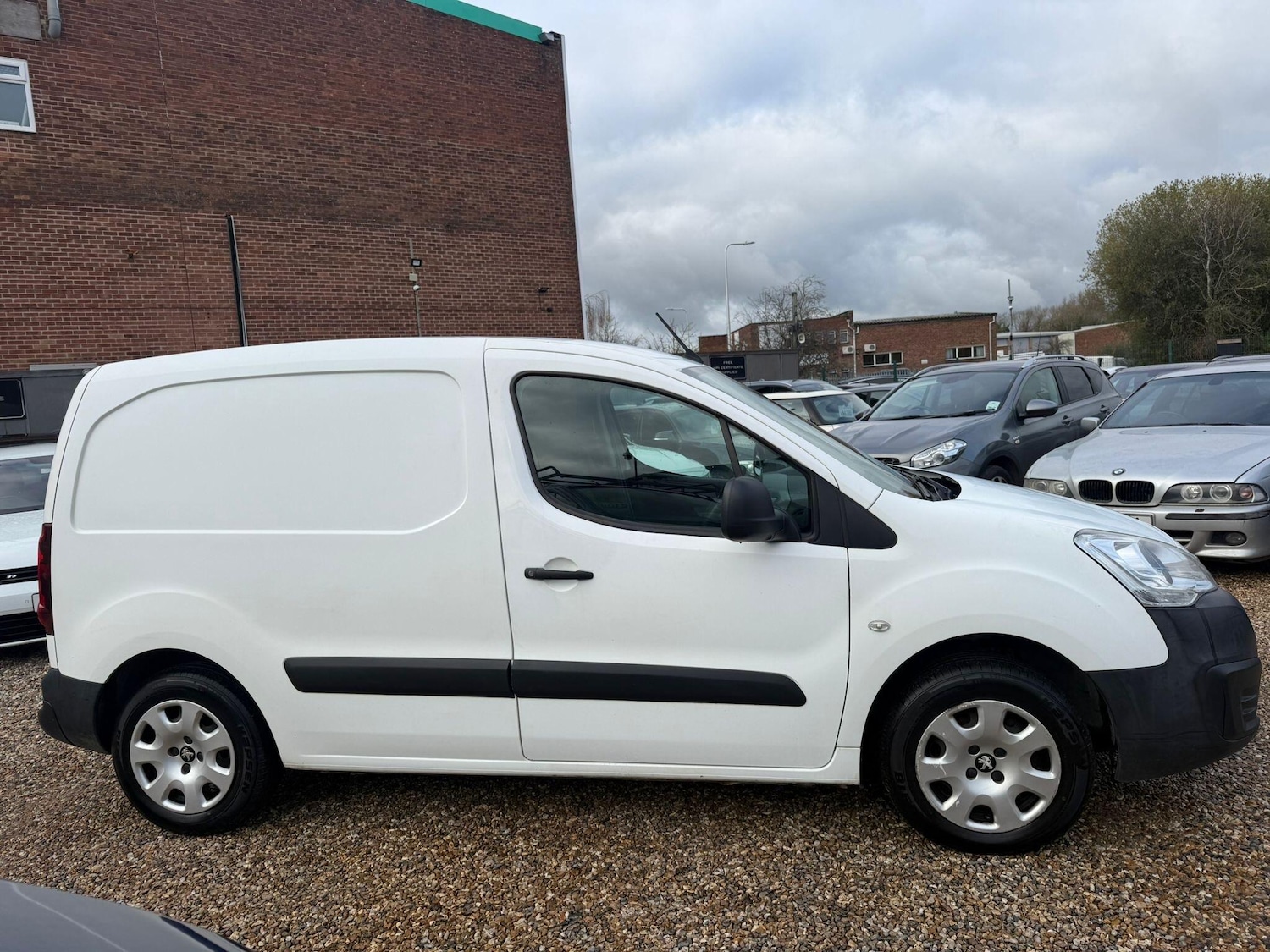 Used Peugeot Partner 2017 for sale - 76701096: Photo 10