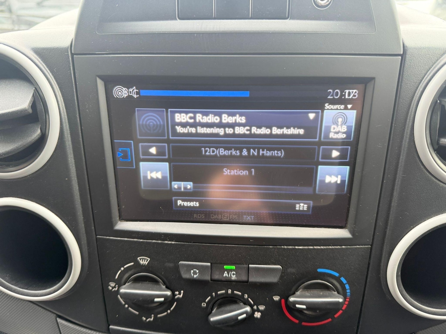 Used Peugeot Partner 2017 for sale - 76701096: Photo 19