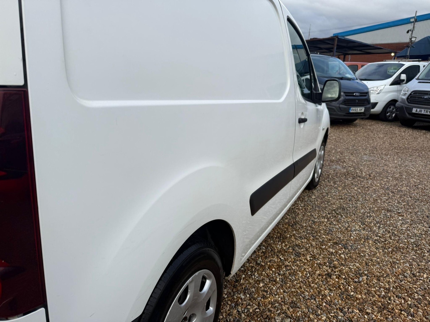 Used Peugeot Partner 2017 for sale - 76701096: Photo 29