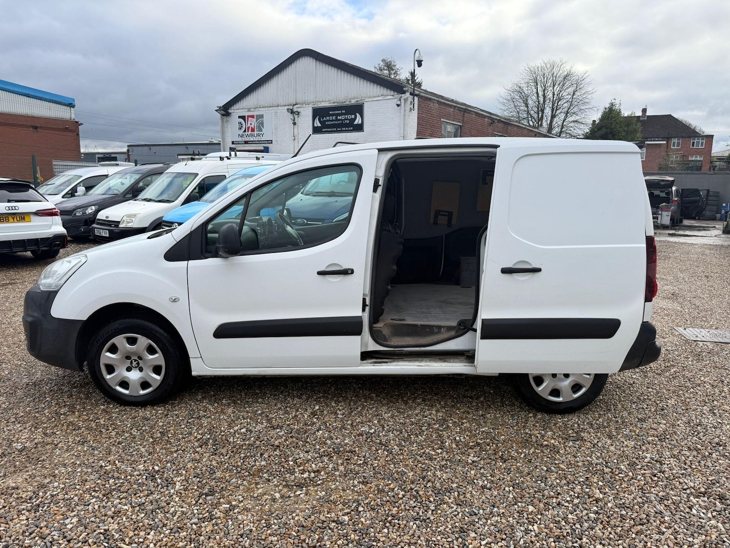 Used Peugeot Partner 2017 for sale - 76701096: Photo 7