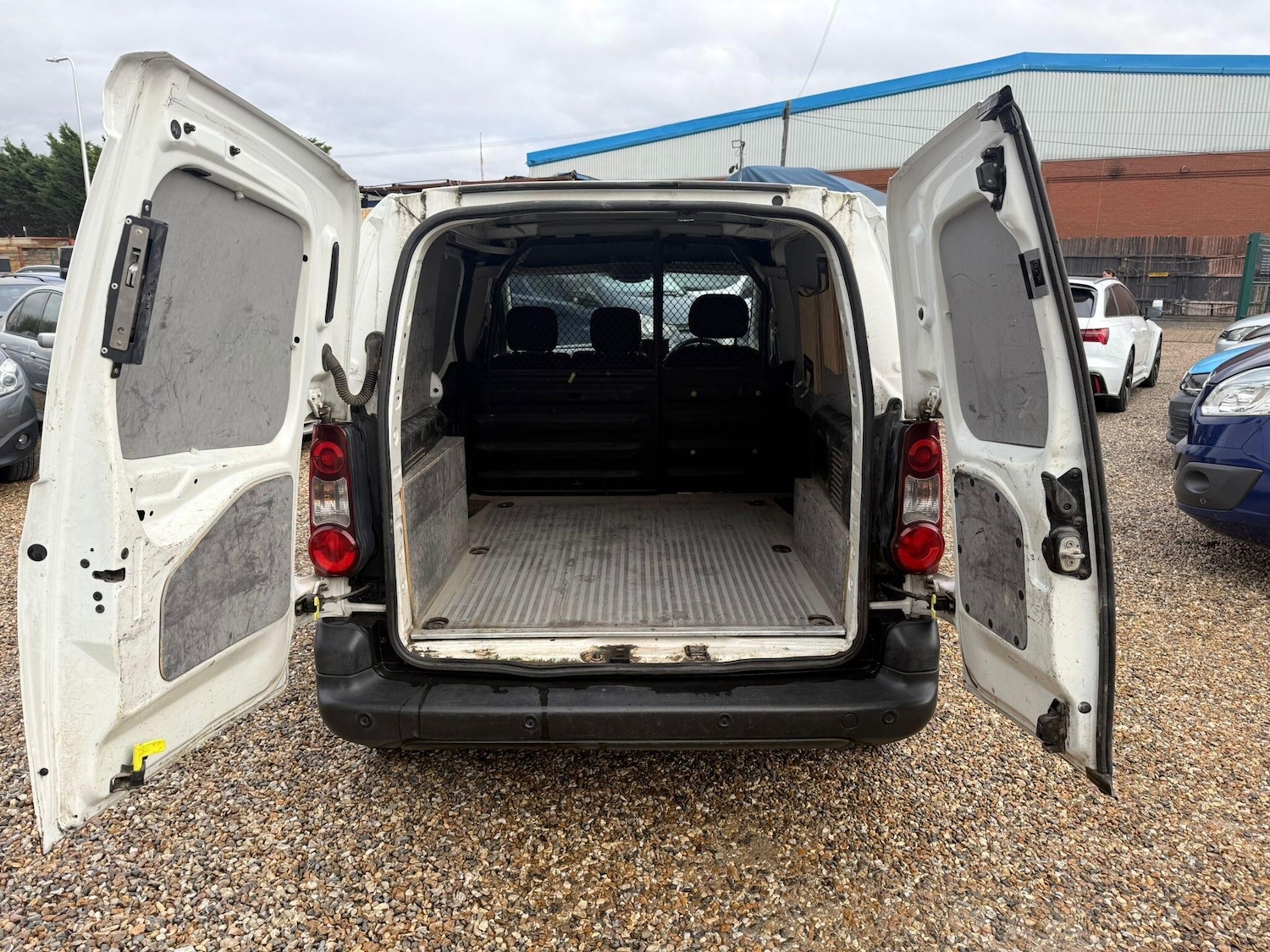 Used Peugeot Partner 2017 for sale - 76701096: Photo 9