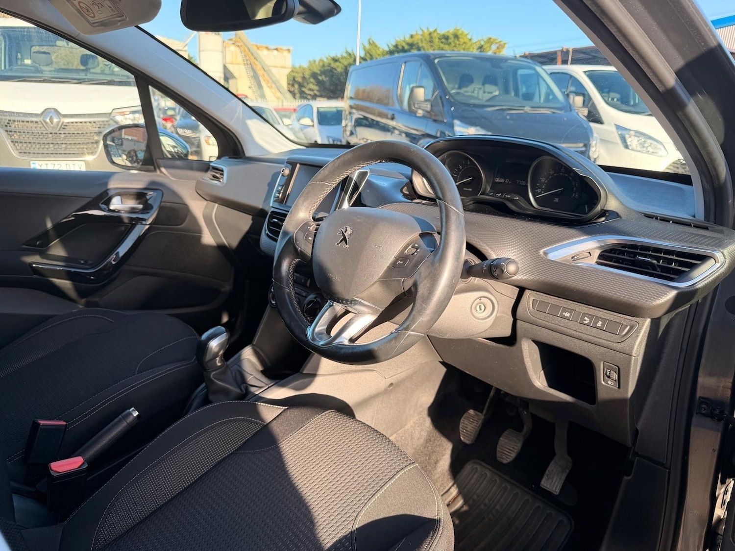 Used Peugeot 208 2017 for sale - 77097674: Photo 11