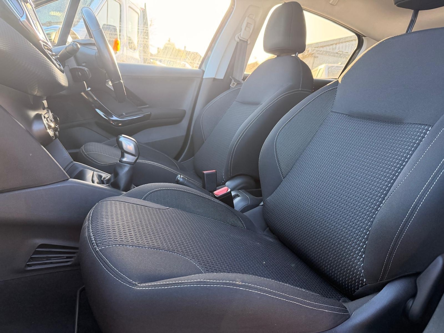 Used Peugeot 208 2017 for sale - 77097674: Photo 17